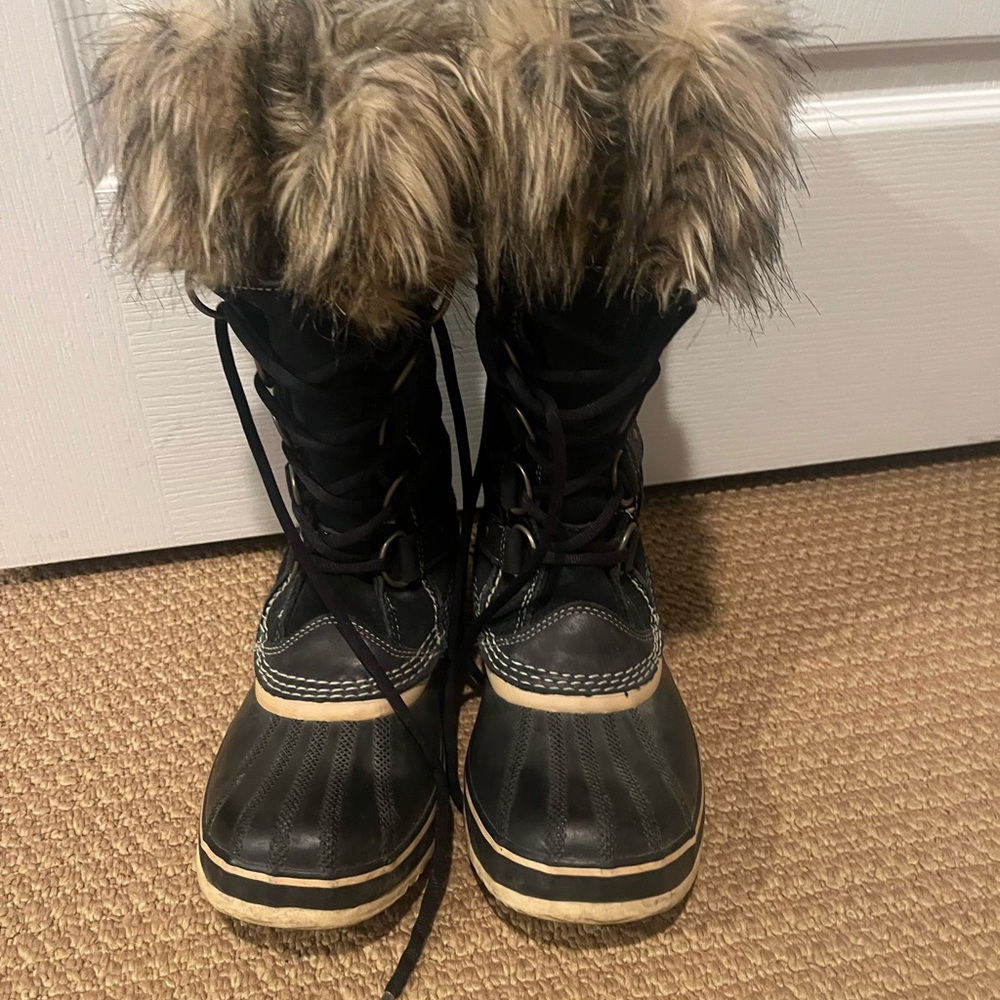 Women's Black Fur-Lined Winter Boots